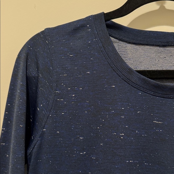 Lululemon Top 💙 - Picture 4 of 5